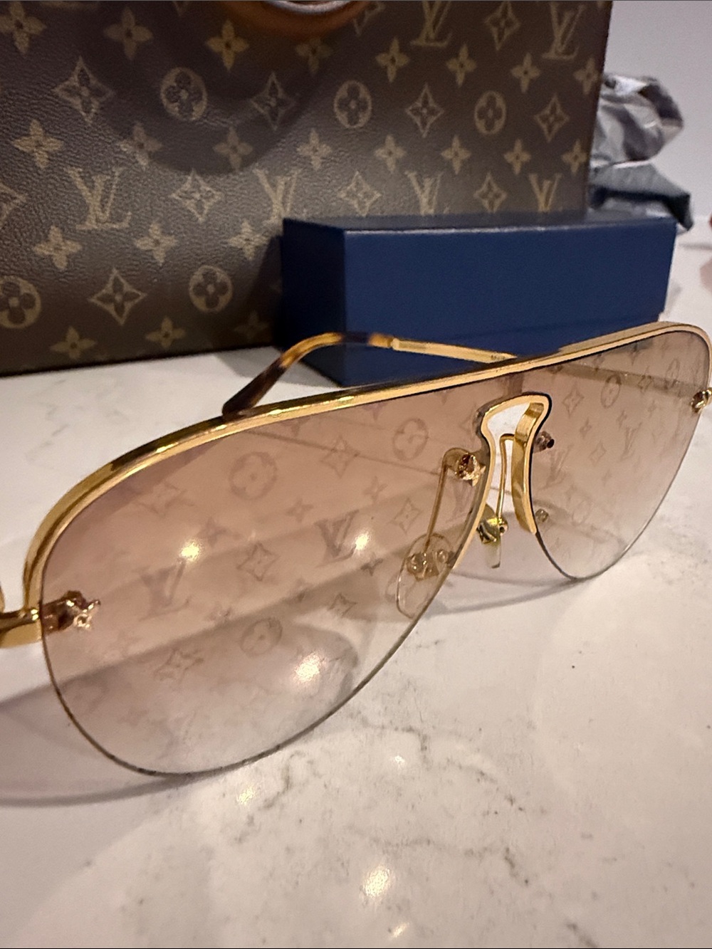Louis Vuitton Gold Frame Sunglasses with Brown Gradient monogram logo Lenses - Picture 2 of 7